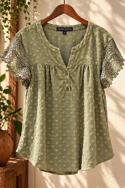 Adrienne Vittadini Sage Green Swiss Dot Lace Sleeve Blouse Women’s Small Boho
